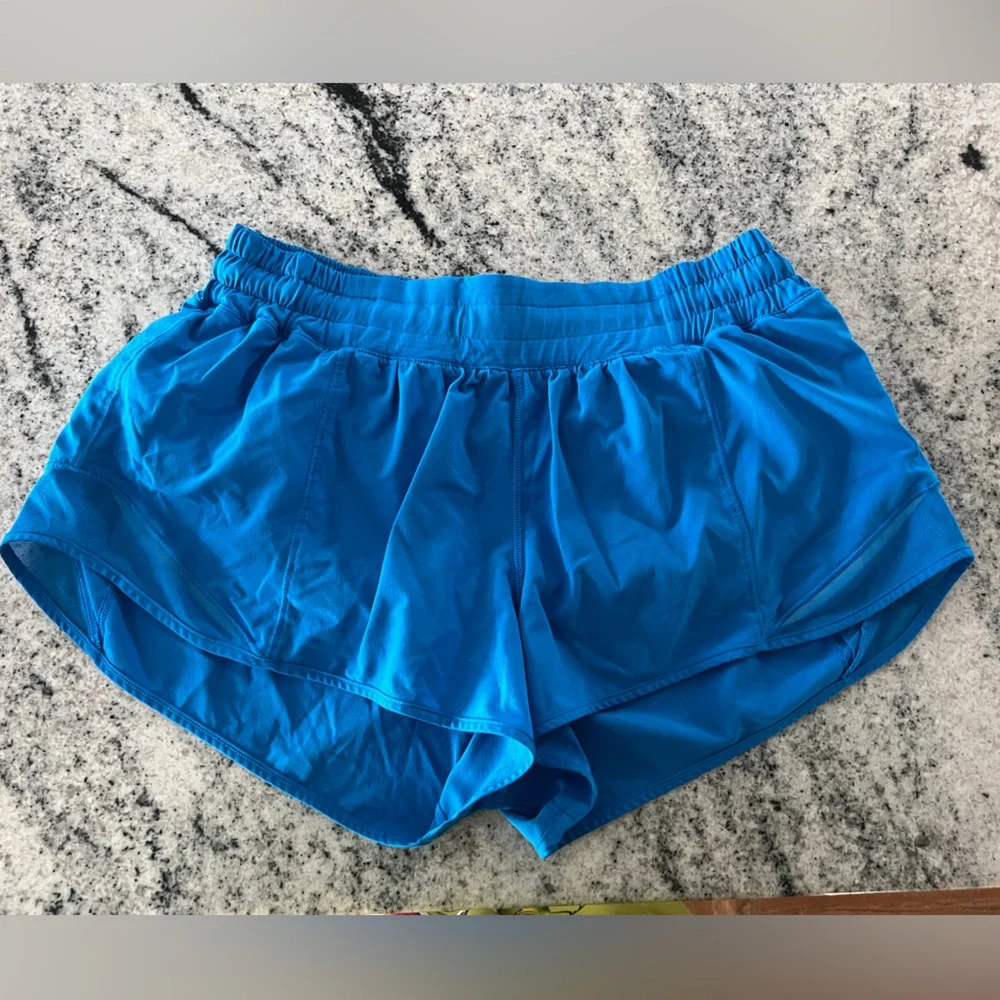 Lululemon POOL SIDE 2.5 Hottie Hots - Picture 2 of 3